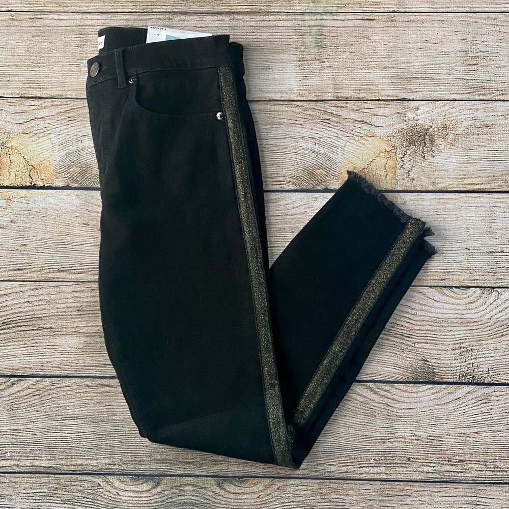 NWT Loft Woman’s black jeans with shimmer sides sz 28P